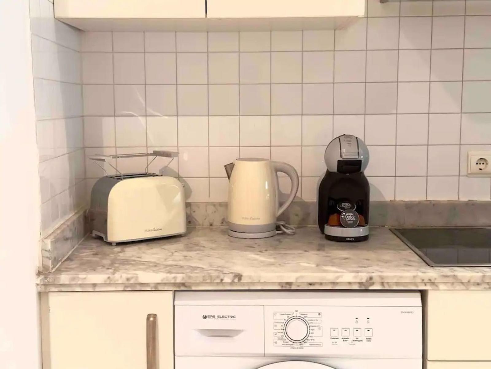 Lovely Apt In The City Center - 15M Walk Giralda Севиля Екстериор снимка